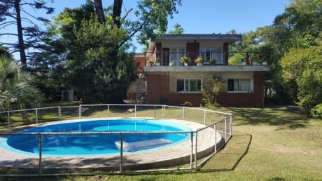 Exelente Ubicación, Gran Jardín Con Piscina
