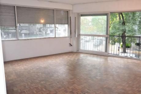 Apto Gran Metraje Con Patio En Punta Carretas