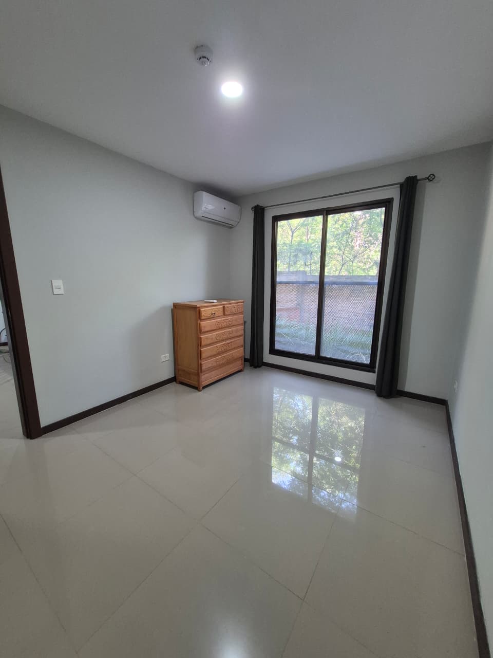 DEPARTAMENTO DE 2 DORMITORIOS EN ALQUILER EN LUQUE — foto 2