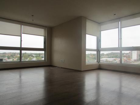 Hermoso Apartamento, En Piso Alto, Con La Mejor Orientación,garaje