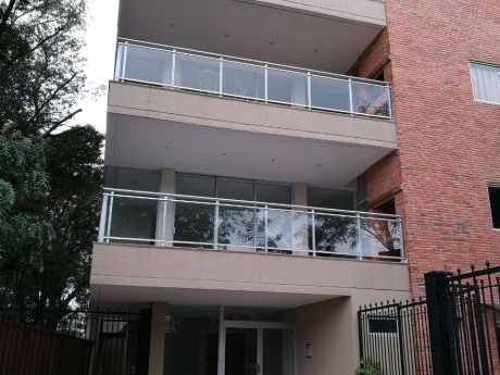 Vendo Departamento De Uno Ydos Dormitorios Zona Mburicao Con Piscina A Estrenar