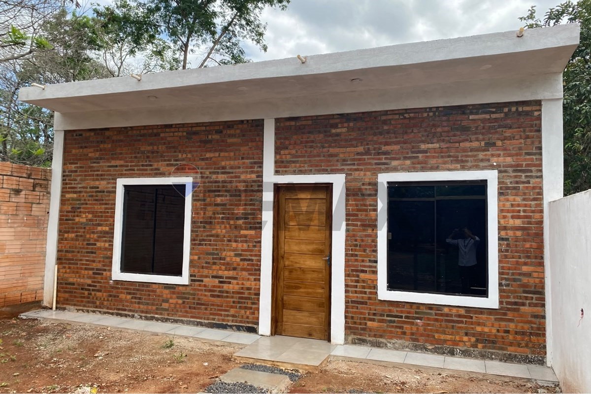 Casa - Alquiler - Luque, Central, Paraguay — foto 2