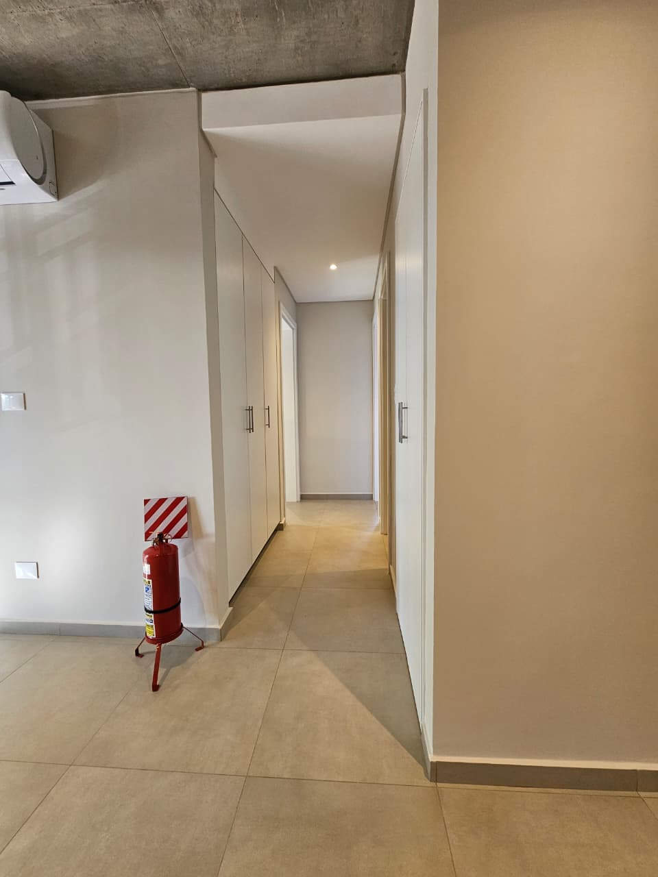 Alquilo Uno Dormitorio con cochera -Luque zona CIT — foto 3