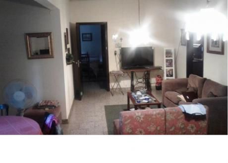 Propiedad En El Barrio "los Laureles"