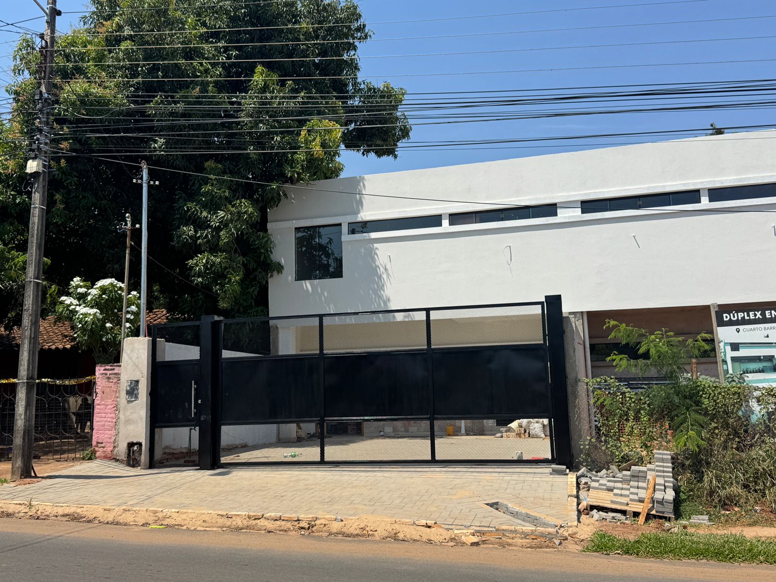 VENDO DUPLEX CON HABITACIONES GRANDES EN CUARTO BARRIO Y DE CALIDAD PREMIUM — foto 2