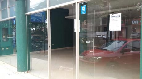 Salon Comercial En Ciudad Del Este. Barrio San Jose