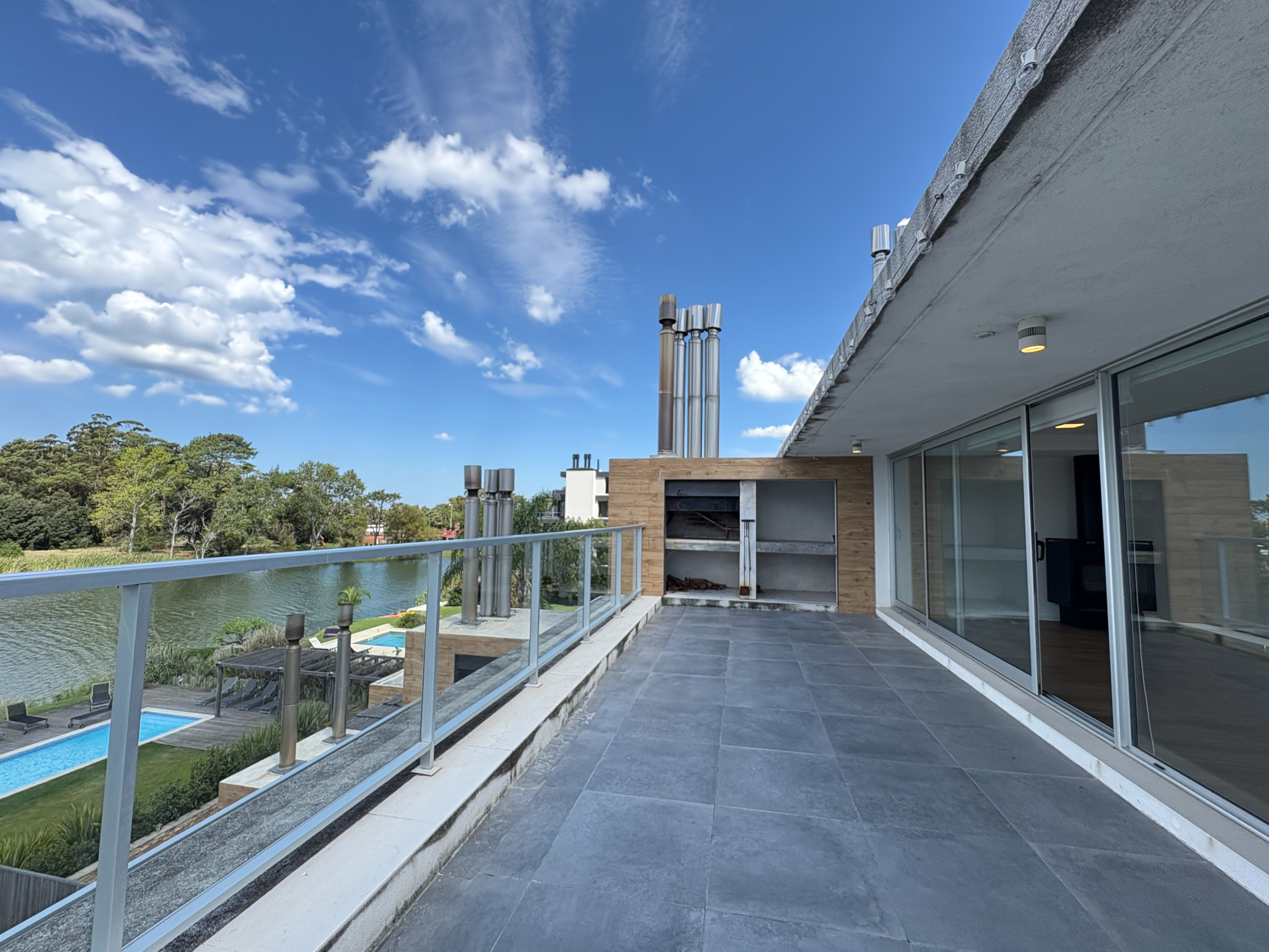 Vista al lago! living y estar