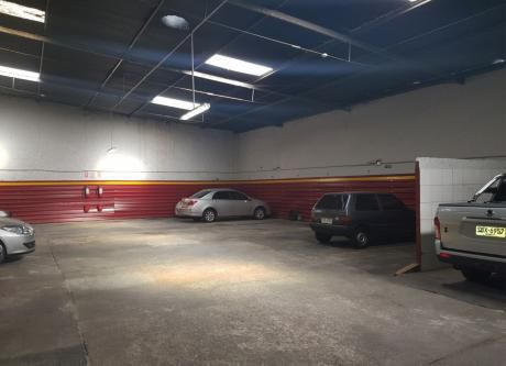 Excelente Parking 220 M2 - 22 Lugares Fijos