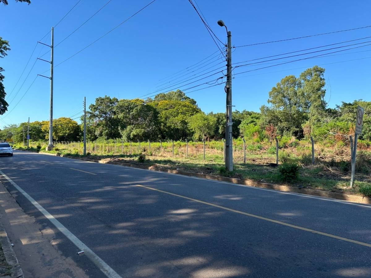 Amplio terreno en alquiler sobre Av. Laguna Grande - Fernando de la Mora — foto 2