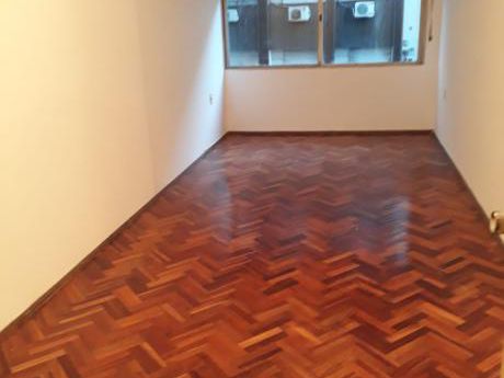 Alquiler De Apartamento 1 Dormitorio En Centro, Montevideo