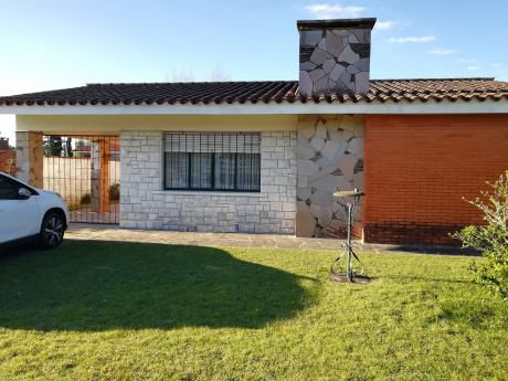 Chalet De 2 Dormitorios + Garaje+ Apto Al Fondo!
