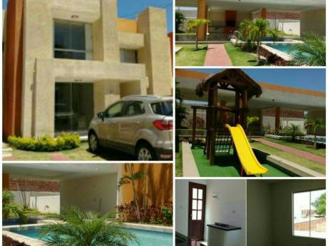 Hermosa Casa De Dos Plantas En Condominio!!