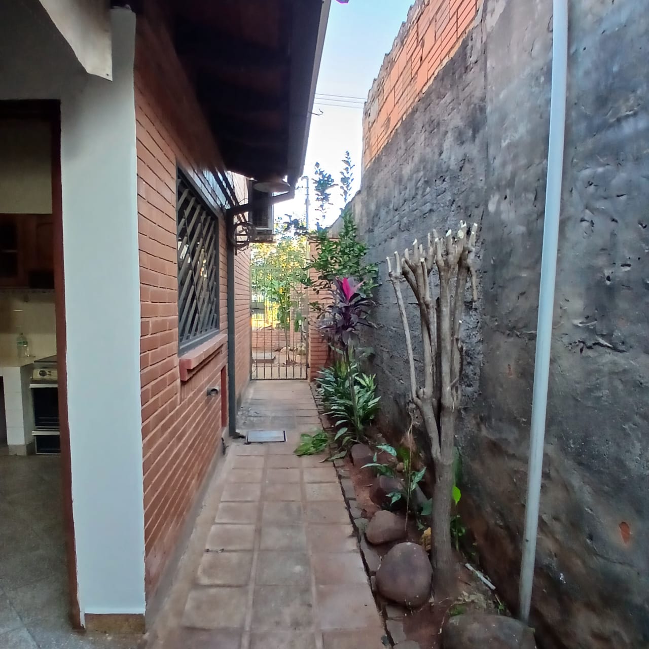 ALQUILO CASA EN LAMBARE — foto 2