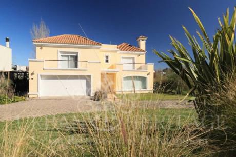 Luxury 5 Bedroom Fully Furnished Home Gated Neighborhood