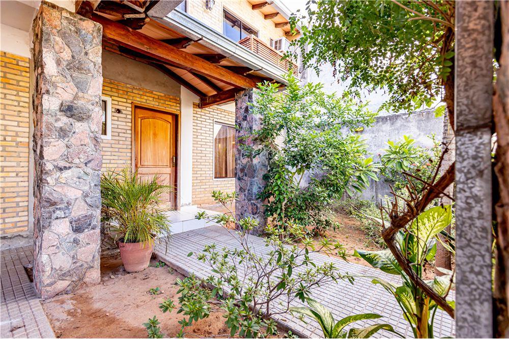 EN VENTA CASA EN EXCELENTE ESTADO - ZONA YACHT — foto 2