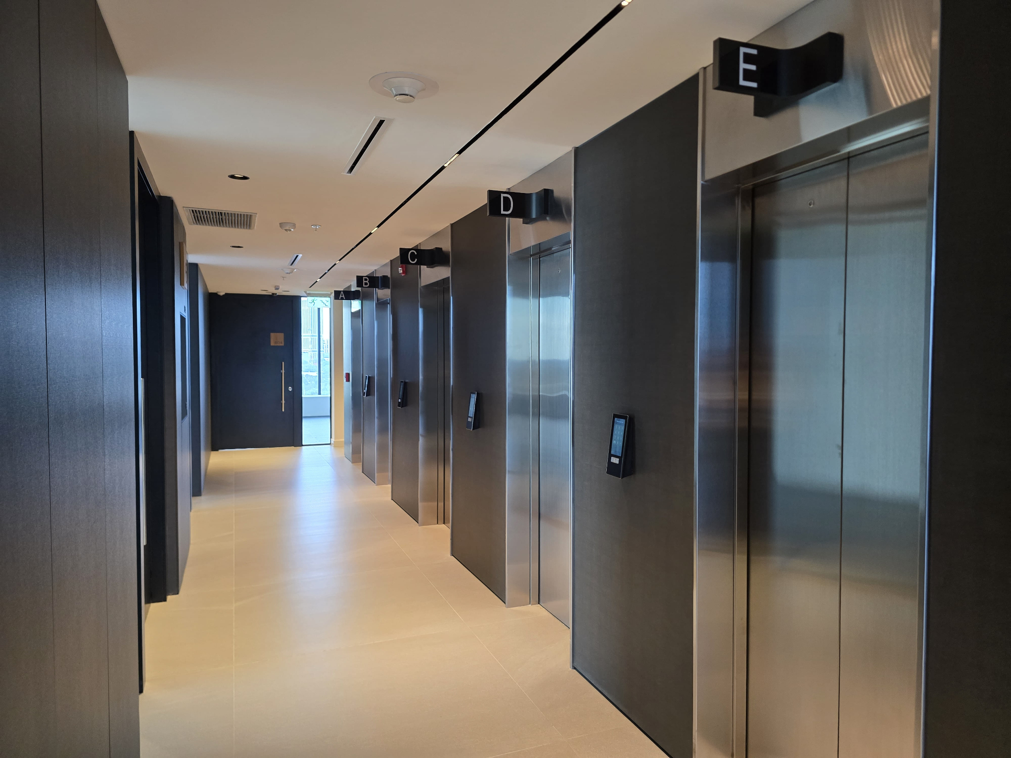 EN VENTA OFICINA CORPORATIVA CON VISTA AL RÍO EN GO TOWER - foto 5