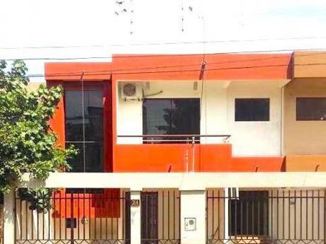 Hermosa Casa De 2 Plantas En Venta, Zona Radial 17 1/2 6to Anillo