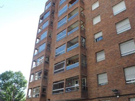 Payan Proximo A Pereira. Piso Alto. 2 Garages Indep. Balcones.
