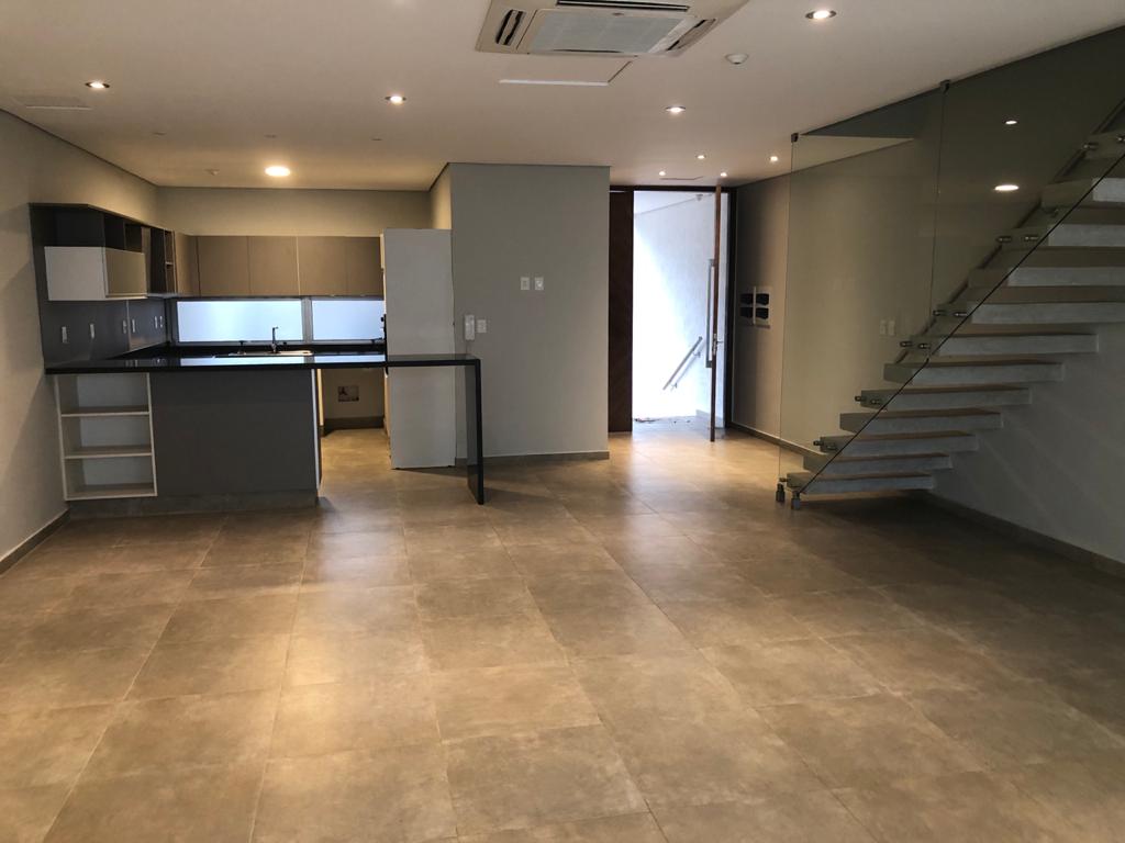 HERMOSO Y MODERNO TRIPLEX EN MBURUCUYA — foto 2