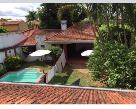 Vendo V-029 Residencia - Barrio Mburucuyá