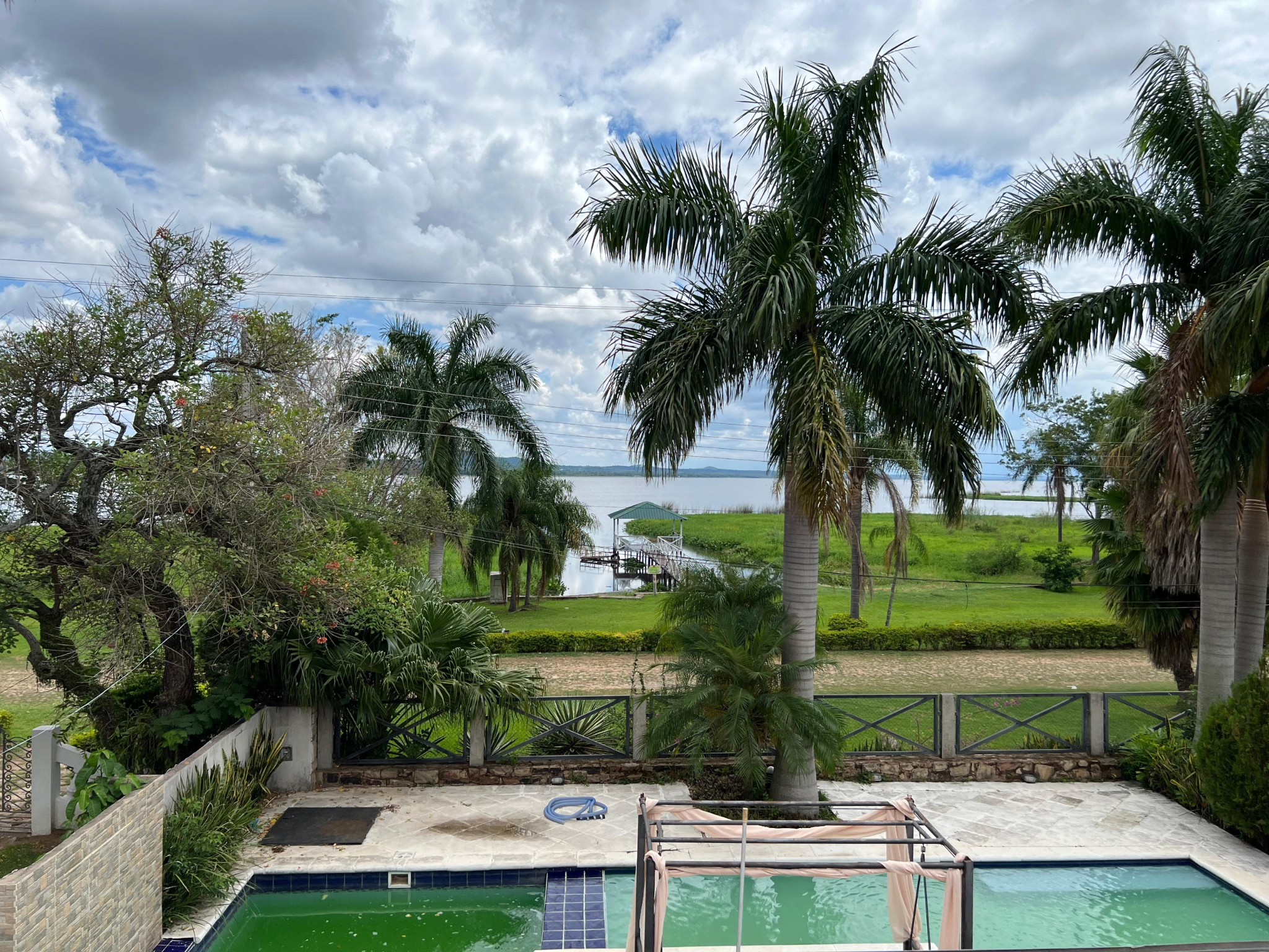 INCREIBLE PROPIEDAD CON VISTA AL LAGO — foto 2