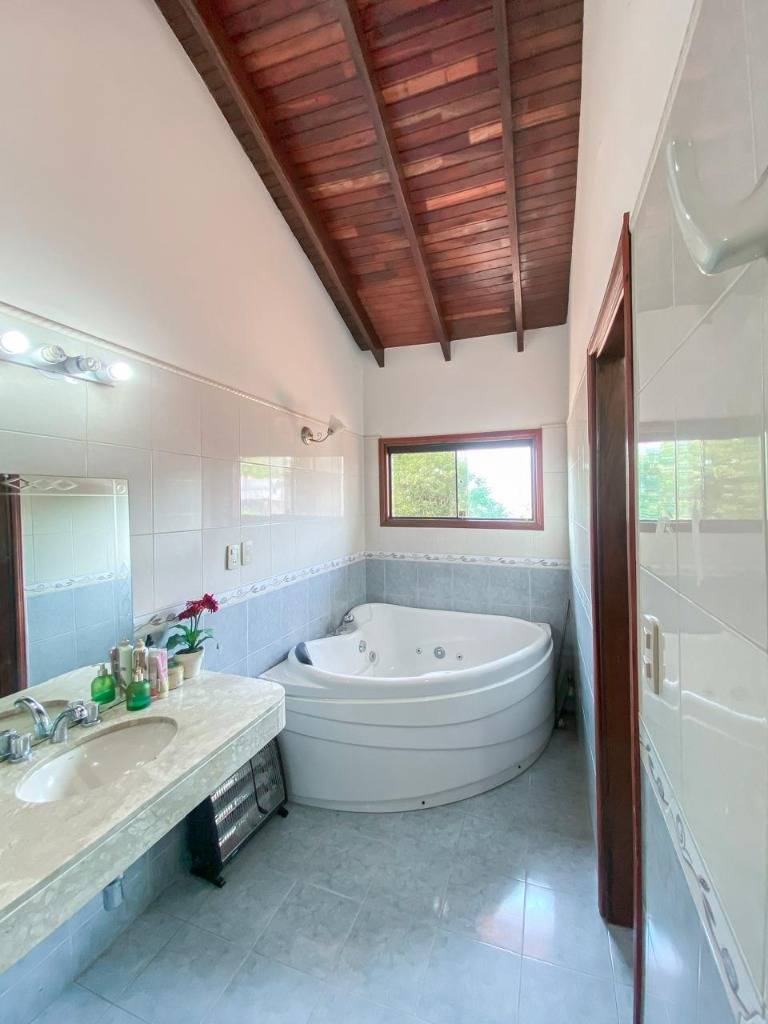 ALQUILO HERMOSA RESIDENCIA EN FERNANDO DE LA MORA ZONA SUR — foto 3
