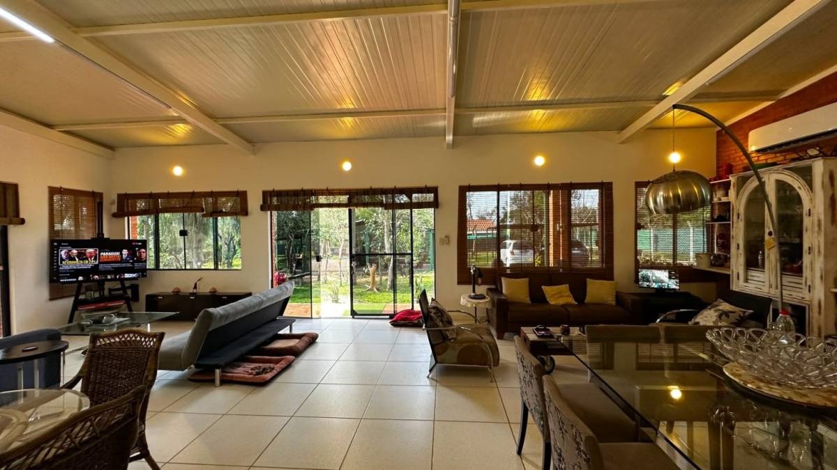 VENDO AMPLIA CASA QUINTA EN CIUDAD DE ALTOS — foto 2