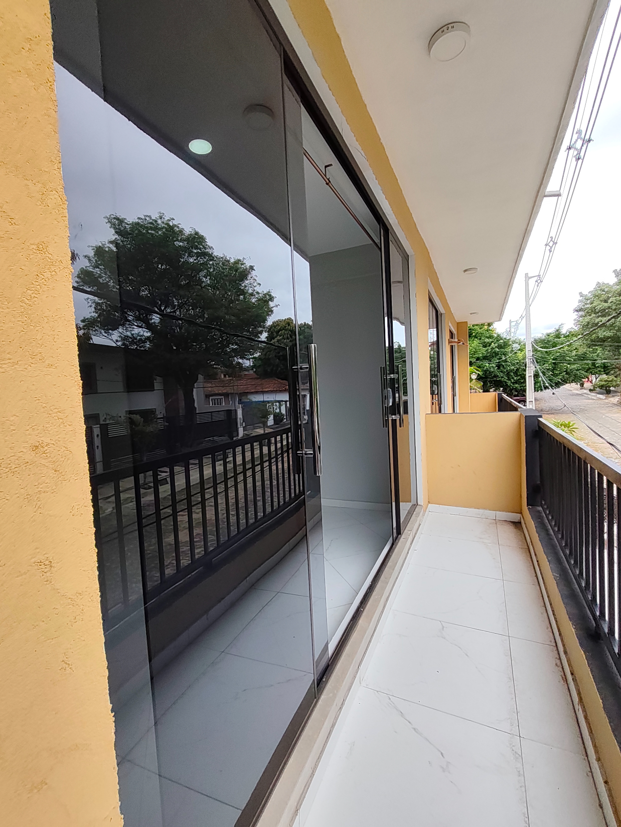 ALQUILO AMPLIO DEPARTAMENTO A ESTRENAR DE 1 HABITACIÓN EN LAMBARÉ — foto 2