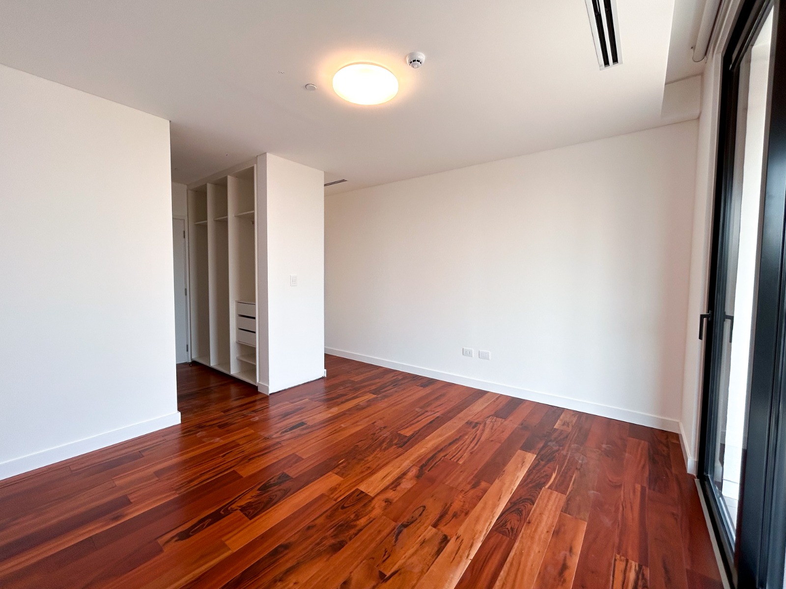 DEPARTAMENTO YKUA SATI — foto 3