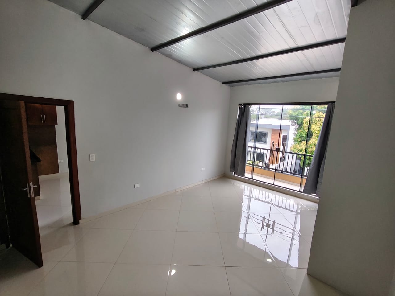 ALQUILO DEPARTAMENTO A ESTRENAR DE 1 HABITACIÓN EN LAMBARÉ — foto 3