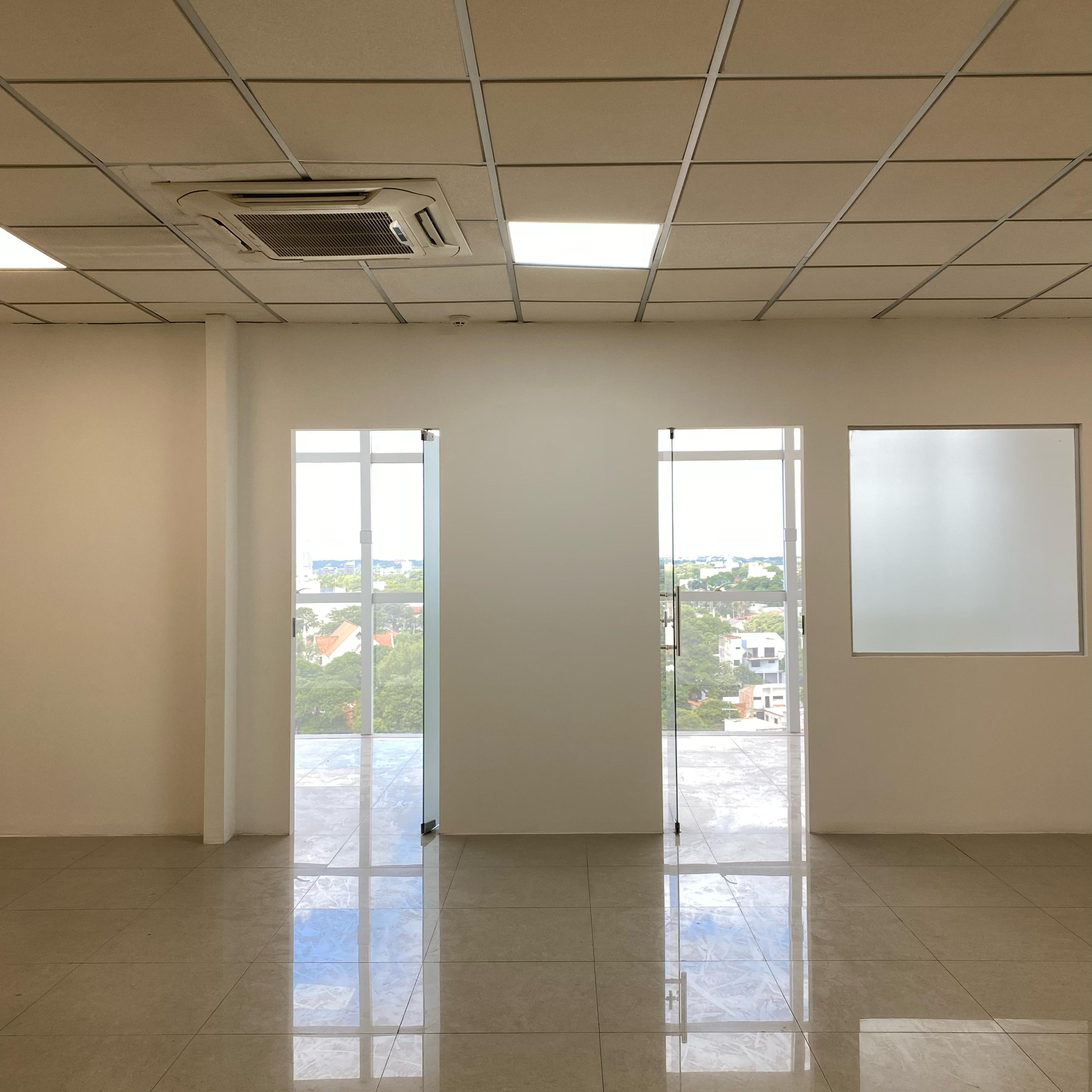 Alquilo Oficina Corporativa en Sky Center — foto 3