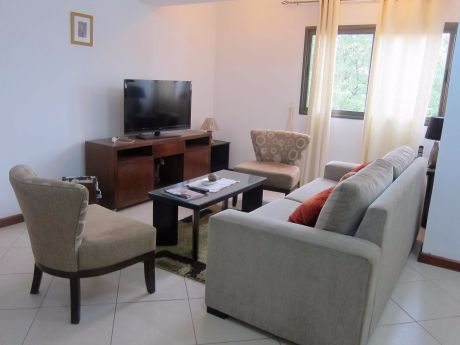 Alquilo Departamento Amoblado De 3 Dormitorios Con 2 Cocheras En Condominio