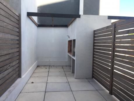 Monoambiente Con Patio Y Parrillero