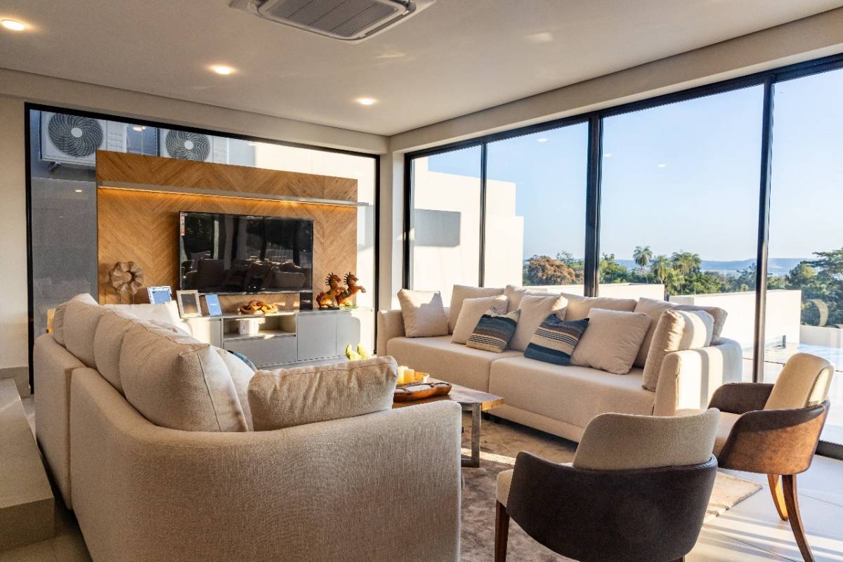 VENDO RESIENCIA EN SAN BERNARDINO CON VISTA AL LAGO YPACARAI — foto 3