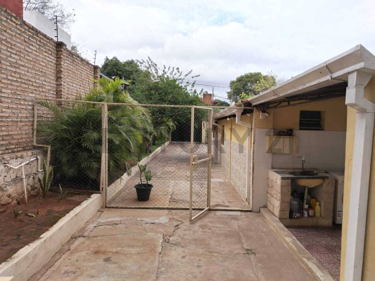 VENDO AMPLIA PROPIEDAD EN BARRIO SAN VICENTE — foto 2