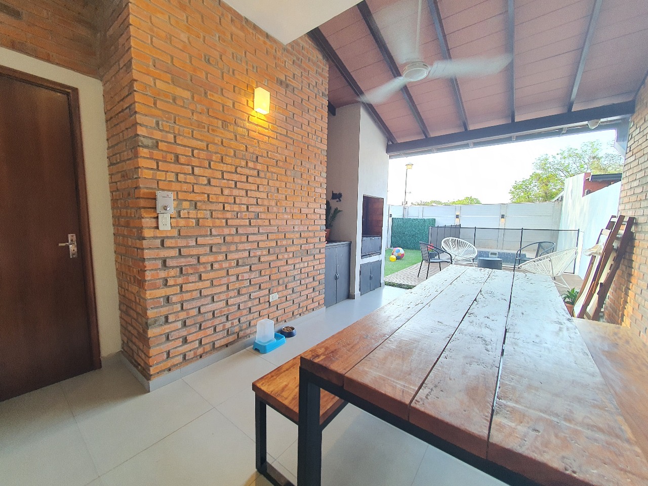 Alquilo duplex amoblado con piscina en Luque Loma Merlo — foto 3