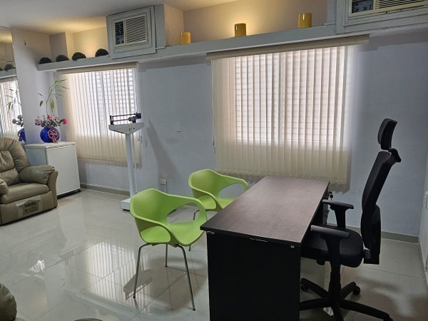 HERMOSO Y AMPLIO CONSULTORIO MÉDICO AMOBADO EN ALQUILER EN EDIFICIO COOMECIPAR — foto 3