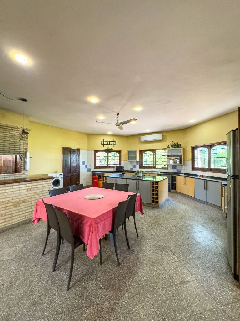 RESIDENCIA AMPLIA EN MARIANO ROQUE ALONSO — foto 3