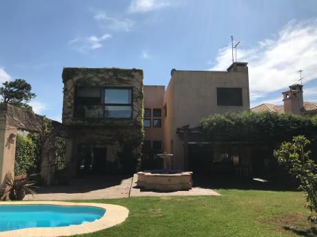 Se Vende Casa En Jardines De Carrasco