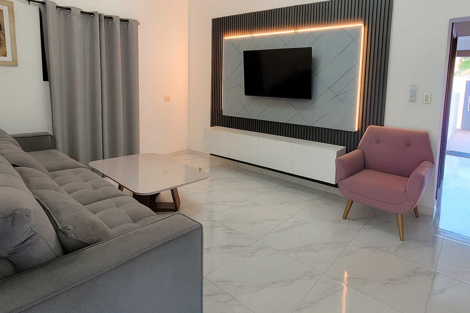 En venta casa de 3 dorm con piscina-Los Laureles — foto 2
