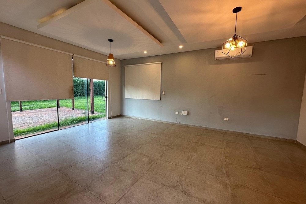 Casa - Alquiler - Lambaré, Central, Paraguay