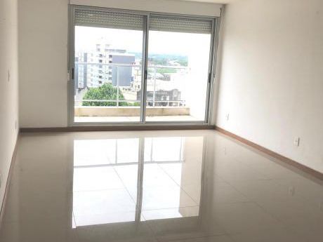 A Pasos De La Universidad, Piso Alto, Terraza, Uruguay Y F. Crespo