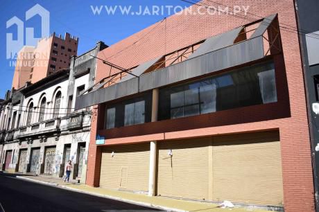 Amplio Salón En El Microcentro De Asunción