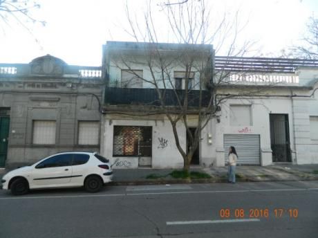 Local En Goes, Arenal Grande 2693 Esq Vilardebò. Admite Banco