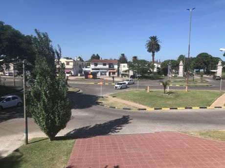Alquiler Apto De Altos Para Empresa En Frente A Los Portones De Carrasco!!