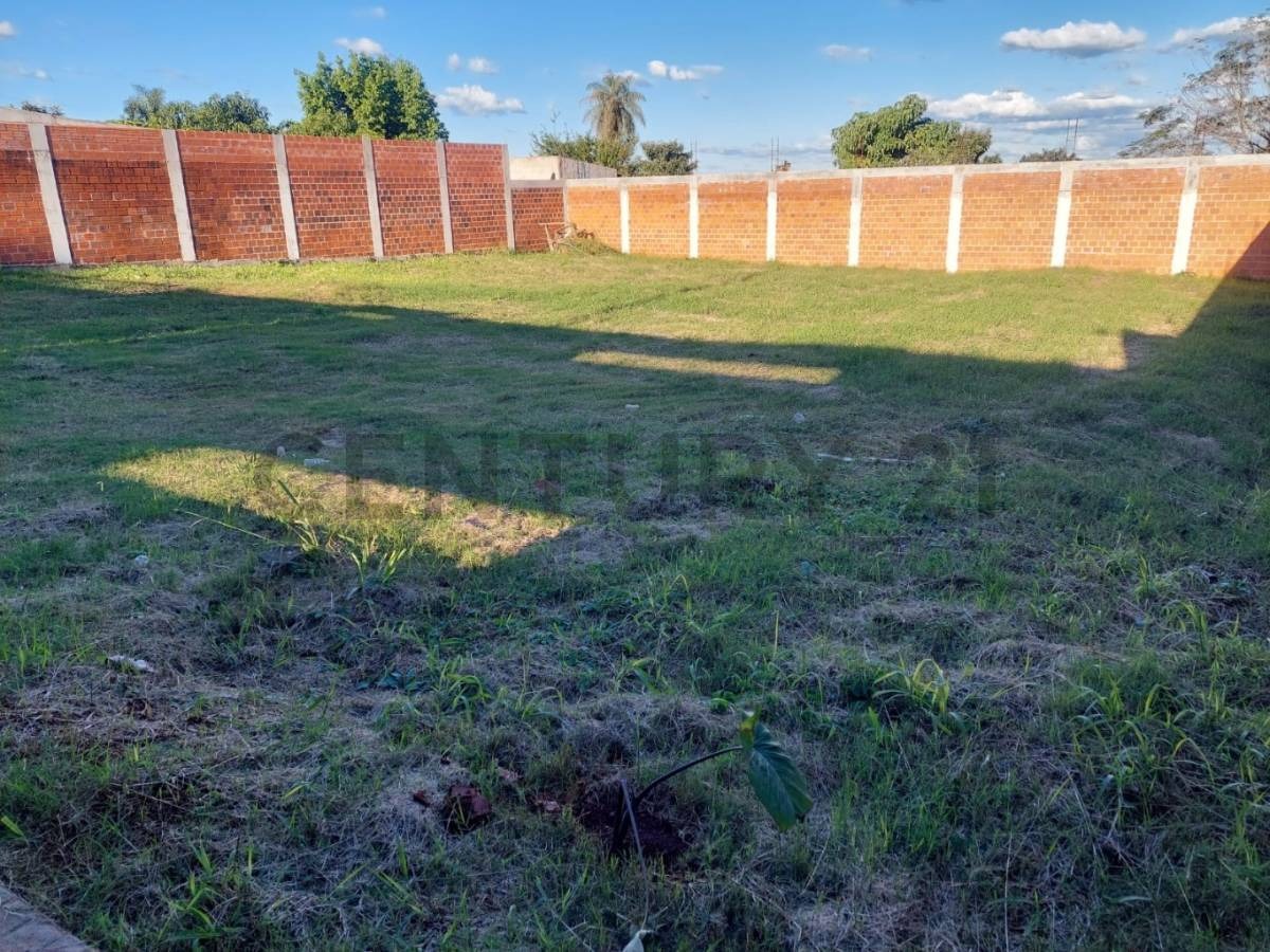 VENDO TERRENO – TOTALMENTE AMURALLADO Y SEGURO — foto 3