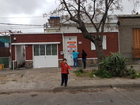 Casa 2 Dormitorios Patio Y Garage Cerca De Antel Arenas