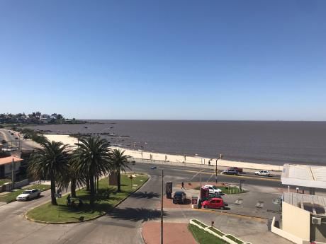 3 Dormitorios , 2 Baños Y Garaje. Todos Los Ambientes Con Vista Al Mar
