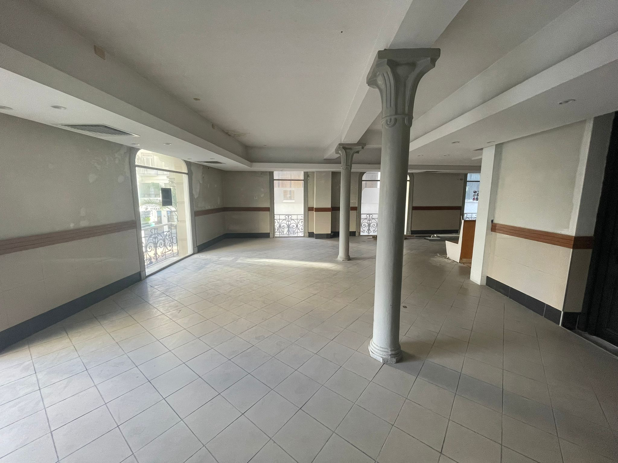 OFICINA EN ALQUILER SOBRE PEATONAL SARANDÍ · Photo 1