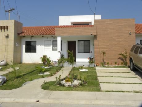 Hermosa Casa De 2 Plantas!